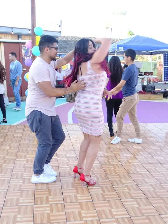 Salsa Sabado Kick-Off gallery photo