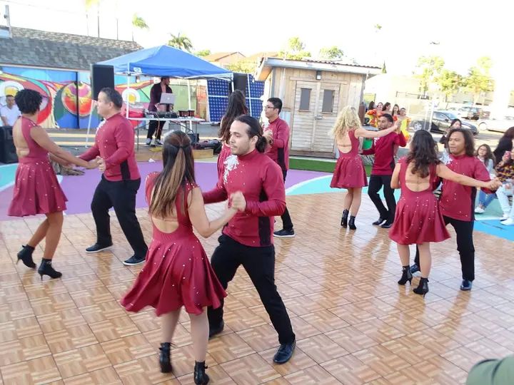 Salsa Sabado Kick-Off gallery photo