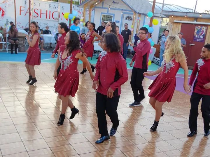 Salsa Sabado Kick-Off gallery photo