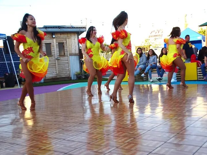 Salsa Sabado Kick-Off gallery photo