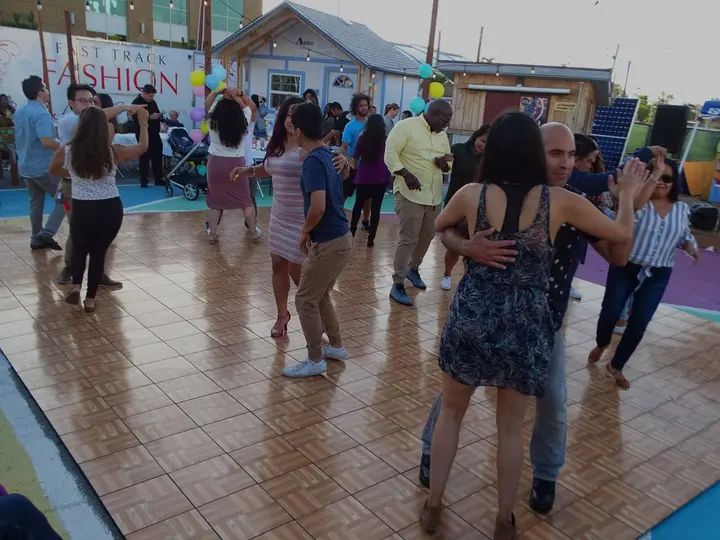 Salsa Sabado Kick-Off gallery photo