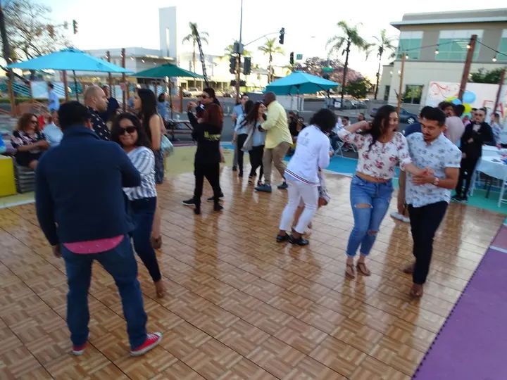 Salsa Sabado Kick-Off gallery photo