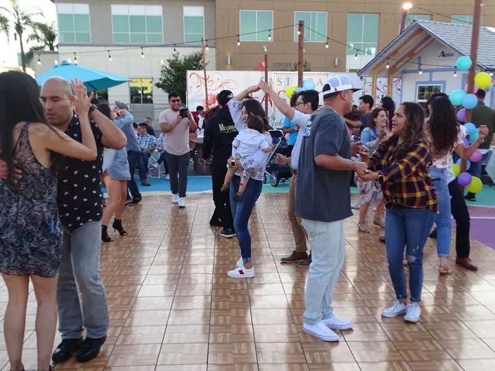 Salsa Sabado Kick-Off gallery photo