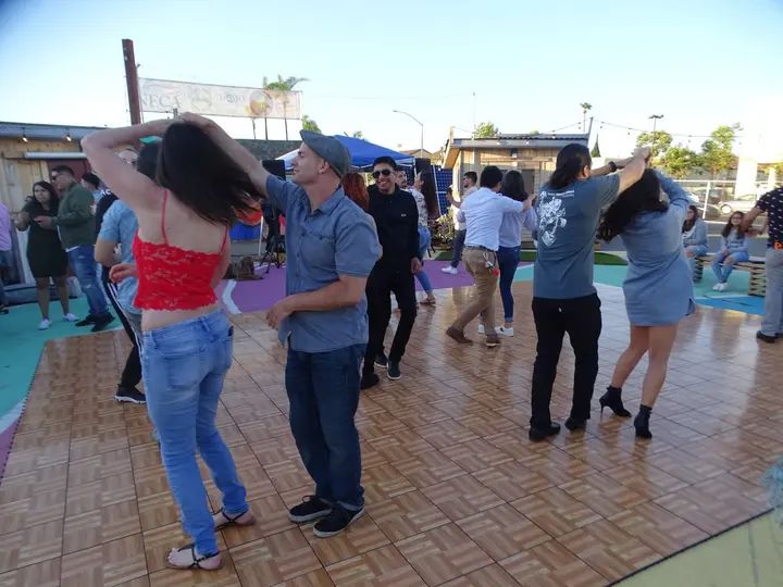 Salsa Sabado Kick-Off gallery photo