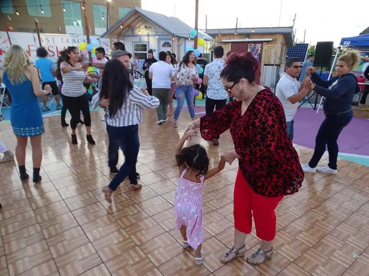 Salsa Sabado Kick-Off gallery photo