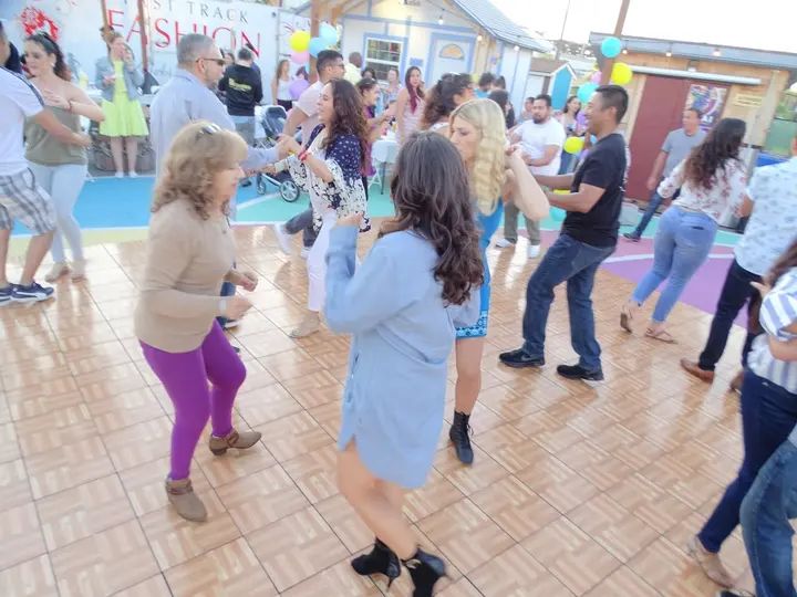 Salsa Sabado Kick-Off gallery photo