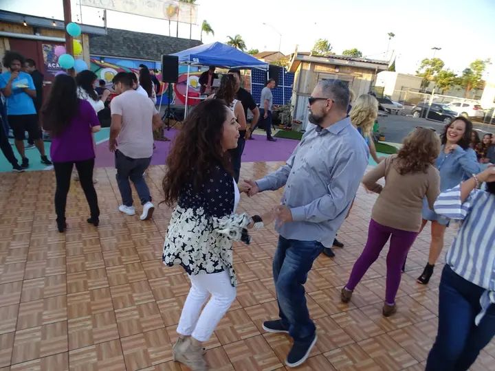 Salsa Sabado Kick-Off gallery photo