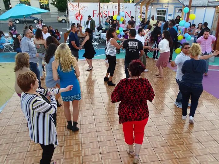 Salsa Sabado Kick-Off gallery photo