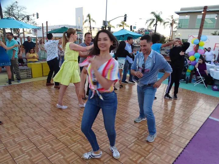 Salsa Sabado Kick-Off gallery photo