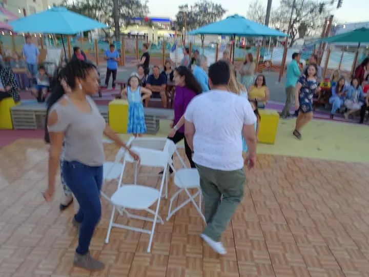 Salsa Sabado Kick-Off gallery photo