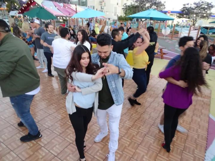 Salsa Sabado Kick-Off gallery photo