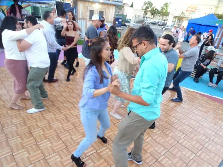 Salsa Sabado Kick-Off gallery photo