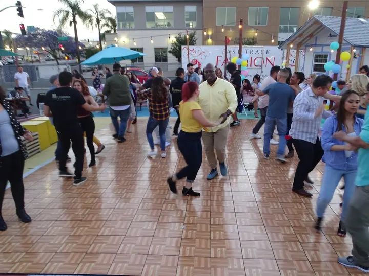 Salsa Sabado Kick-Off gallery photo