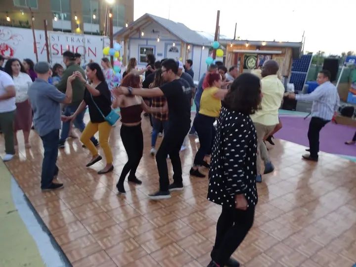 Salsa Sabado Kick-Off gallery photo