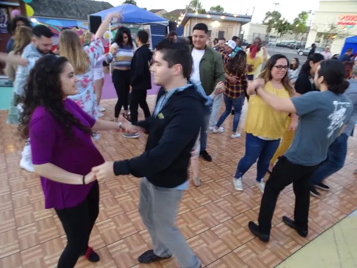 Salsa Sabado Kick-Off gallery photo