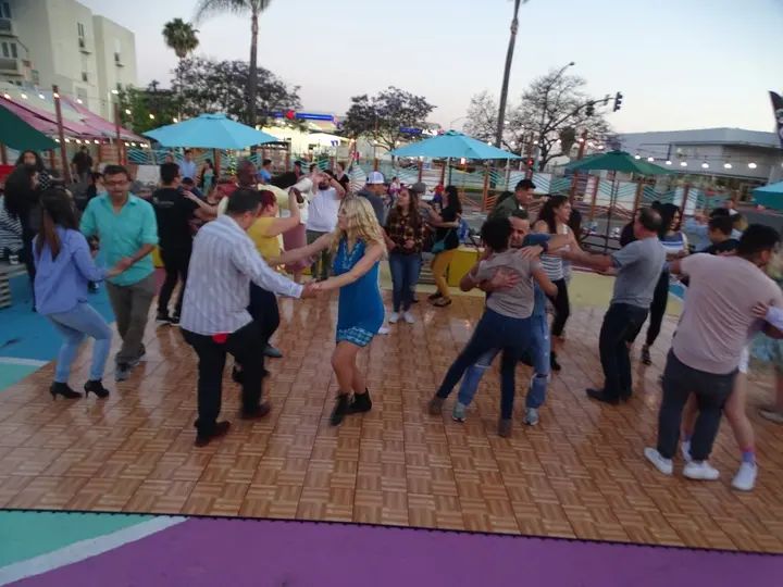 Salsa Sabado Kick-Off gallery photo