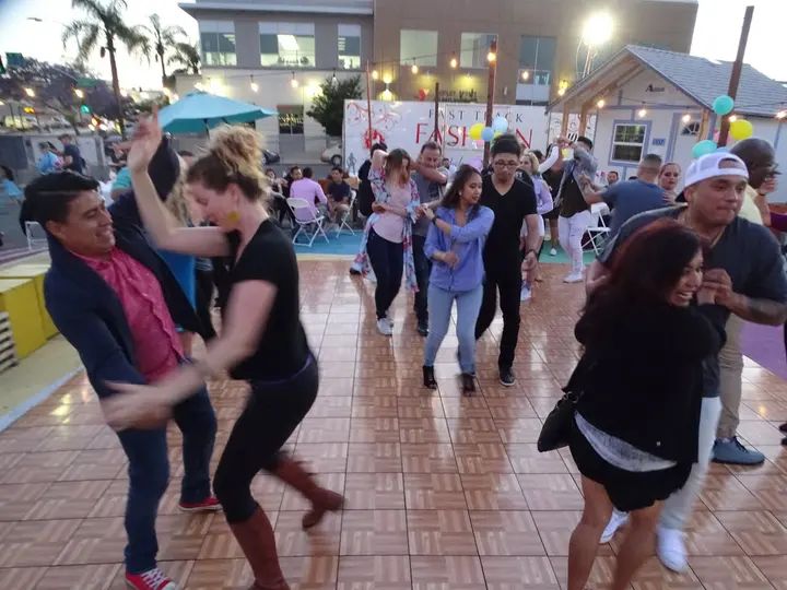 Salsa Sabado Kick-Off gallery photo