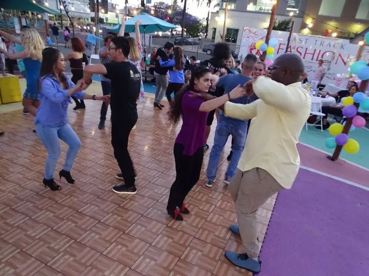 Salsa Sabado Kick-Off gallery photo