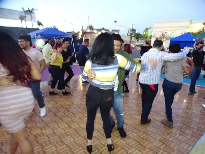 Salsa Sabado Kick-Off gallery photo