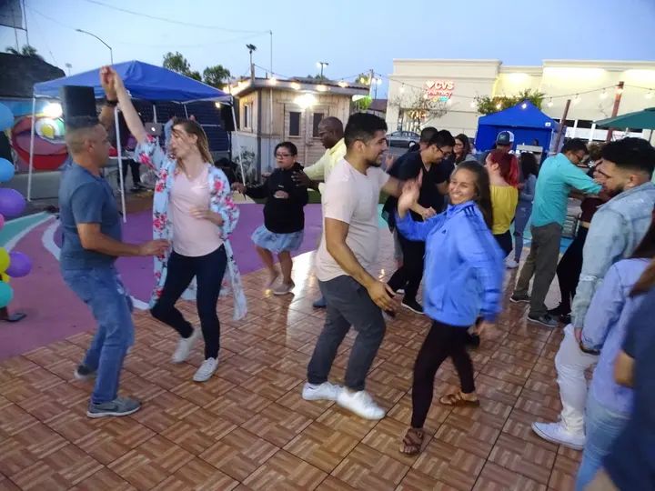 Salsa Sabado Kick-Off gallery photo