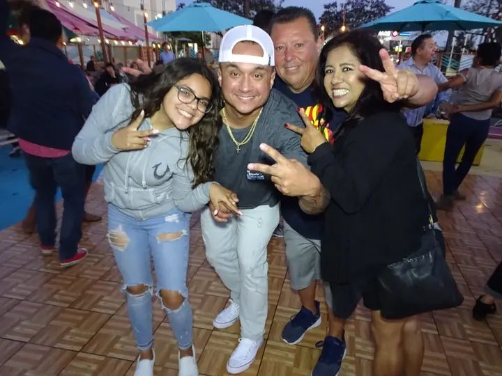Salsa Sabado Kick-Off gallery photo