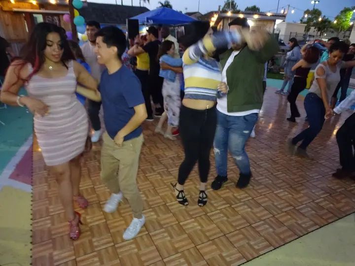 Salsa Sabado Kick-Off gallery photo