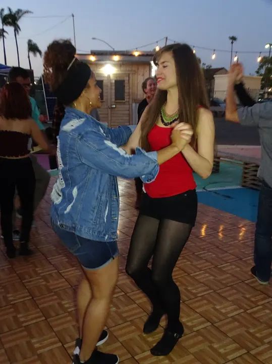 Salsa Sabado Kick-Off gallery photo