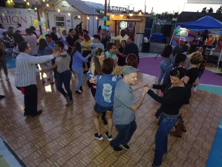 Salsa Sabado Kick-Off gallery photo