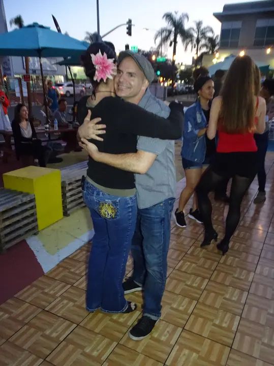 Salsa Sabado Kick-Off gallery photo