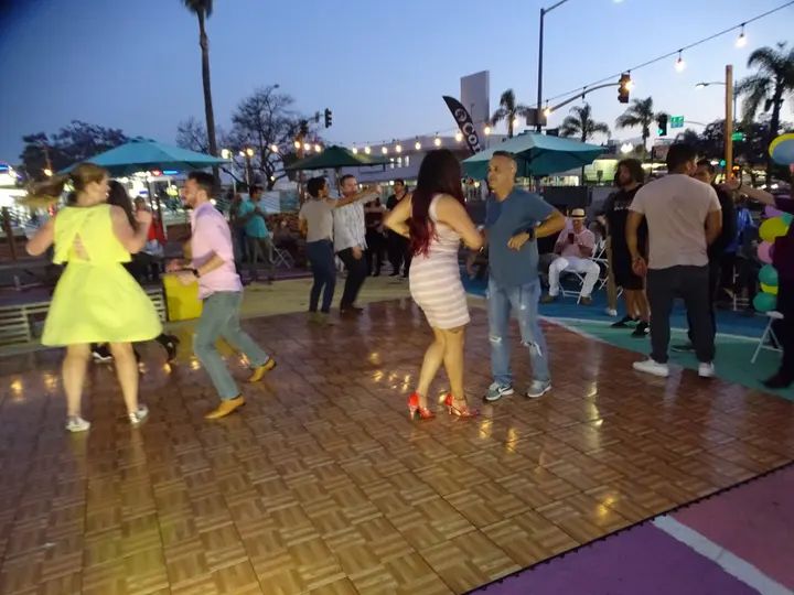 Salsa Sabado Kick-Off gallery photo