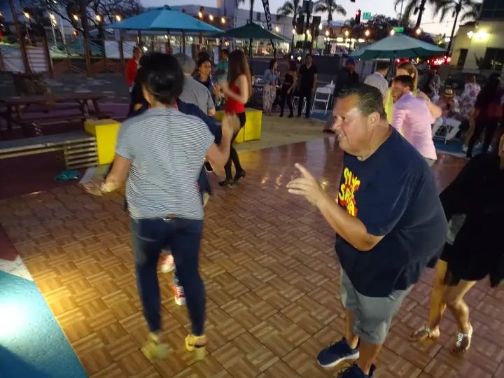 Salsa Sabado Kick-Off gallery photo