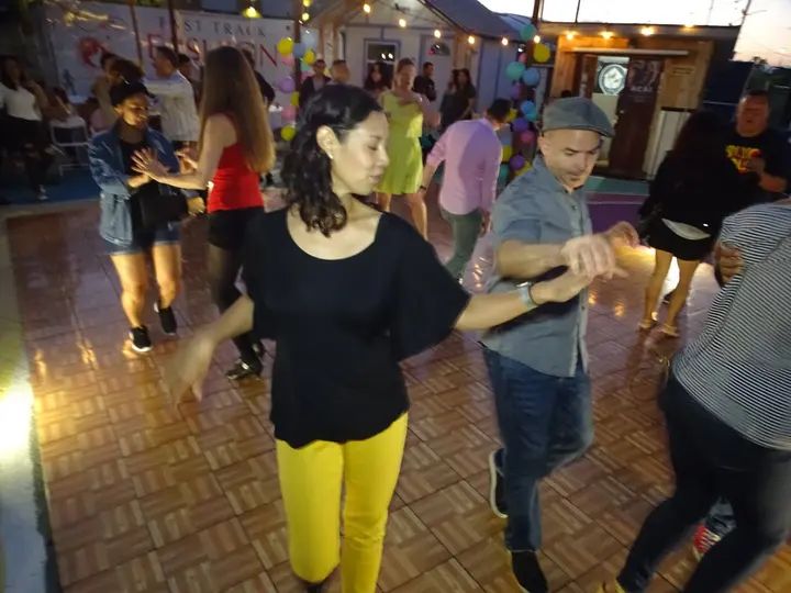 Salsa Sabado Kick-Off gallery photo