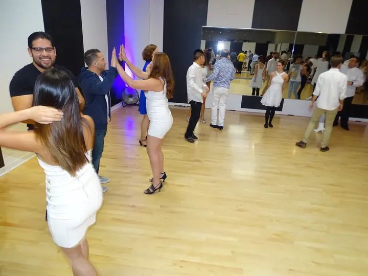 Melómano Winter White Affair Debut Night 2018 gallery photo