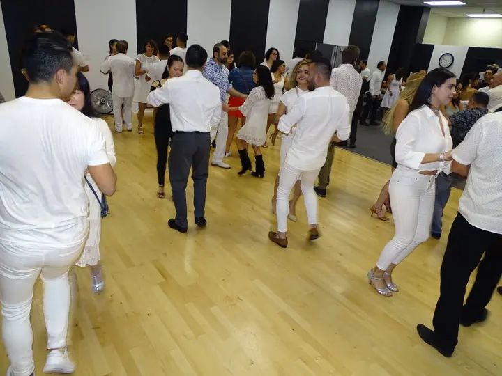 December 2019 Melomano Winter White Debut gallery photo