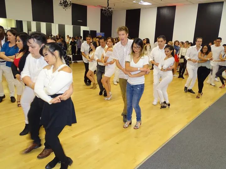 December 2019 Melomano Winter White Debut gallery photo
