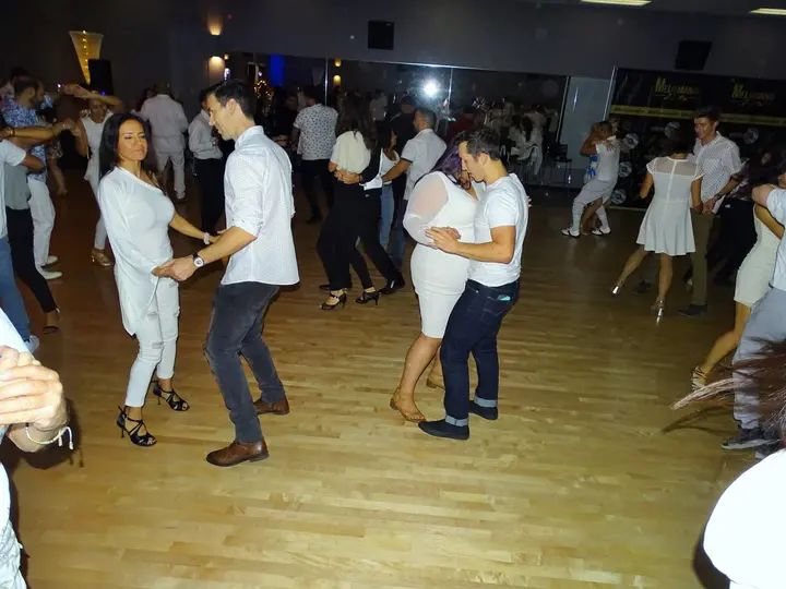 December 2019 Melomano Winter White Debut gallery photo