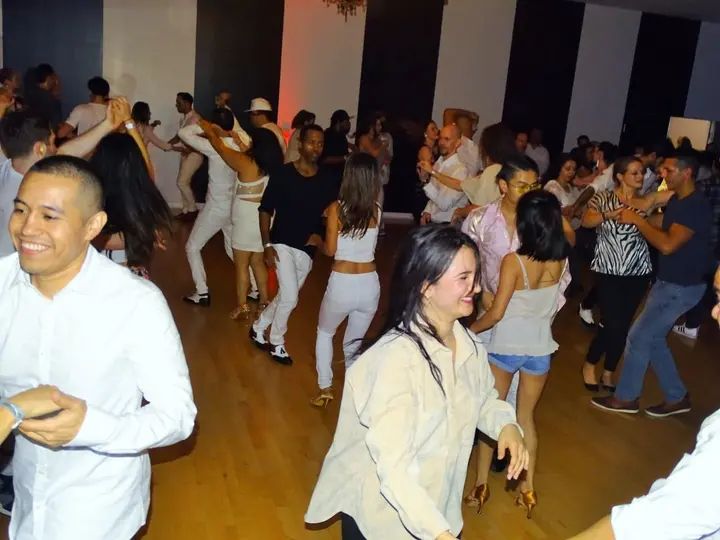 December 2019 Melomano Winter White Debut gallery photo