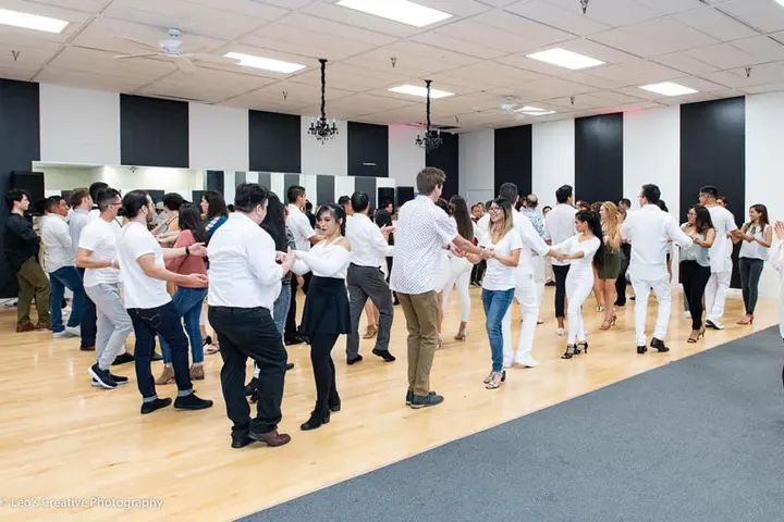 Thank you Leo Ignacio for these awesome shots of our Winter White Debut!!! They look amazing 🥰🥰🥰 If anyone wants to join our dance family, we just started a new season. Me