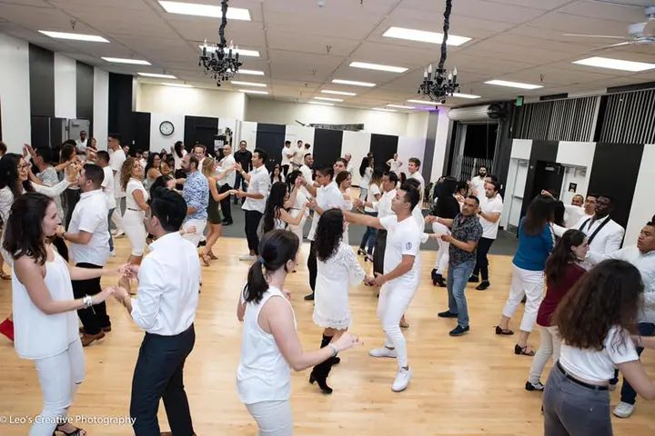 Thank you Leo Ignacio for these awesome shots of our Winter White Debut!!! They look amazing 🥰🥰🥰 If anyone wants to join our dance family, we just started a new season. Me