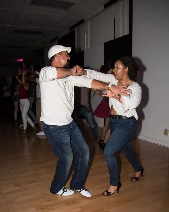 Red & White Christmas Extravaganza by Melomano and DJ Bori! gallery photo