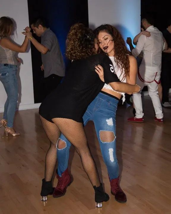 Red & White Christmas Extravaganza by Melomano and DJ Bori! gallery photo
