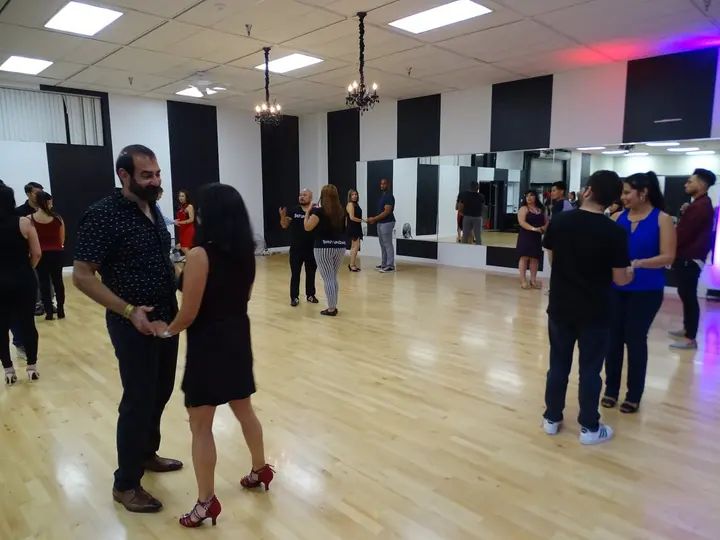 MAY 2018 BACHATA SOCIAL gallery photo