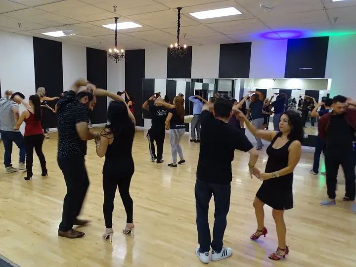 MAY 2018 BACHATA SOCIAL gallery photo