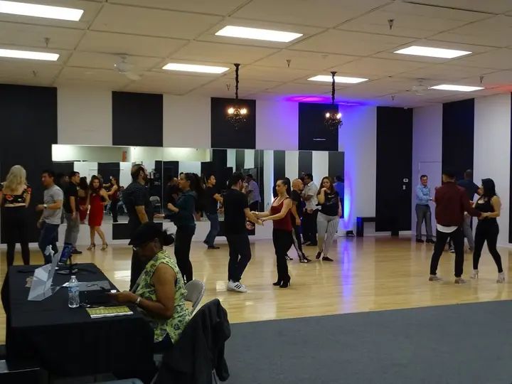 MAY 2018 BACHATA SOCIAL gallery photo