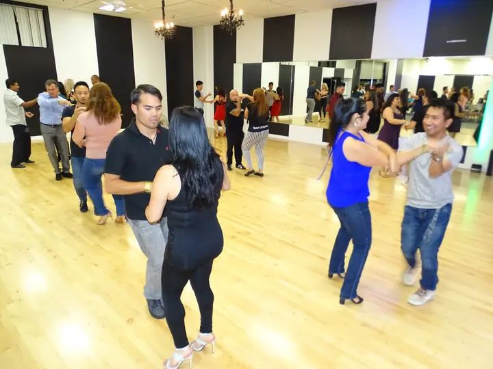 MAY 2018 BACHATA SOCIAL gallery photo