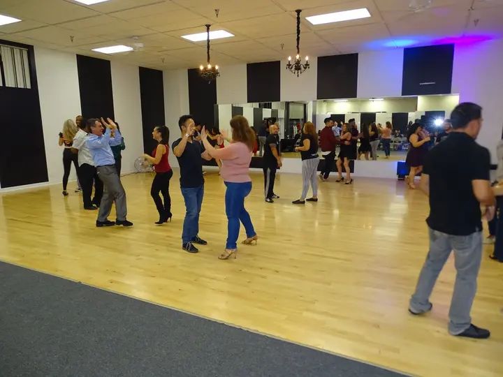 MAY 2018 BACHATA SOCIAL gallery photo