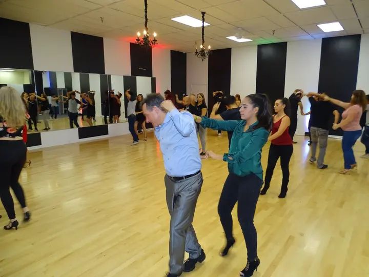 MAY 2018 BACHATA SOCIAL gallery photo