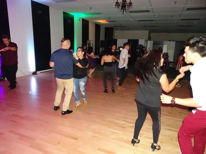 MAY 2018 BACHATA SOCIAL gallery photo