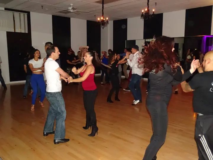 MAY 2018 BACHATA SOCIAL gallery photo