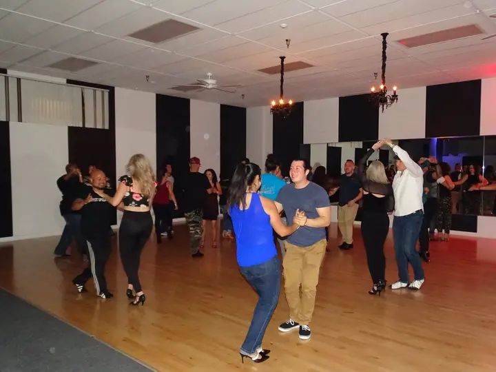 MAY 2018 BACHATA SOCIAL gallery photo